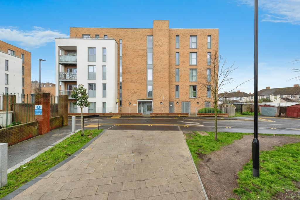 Property photo 1 of 21