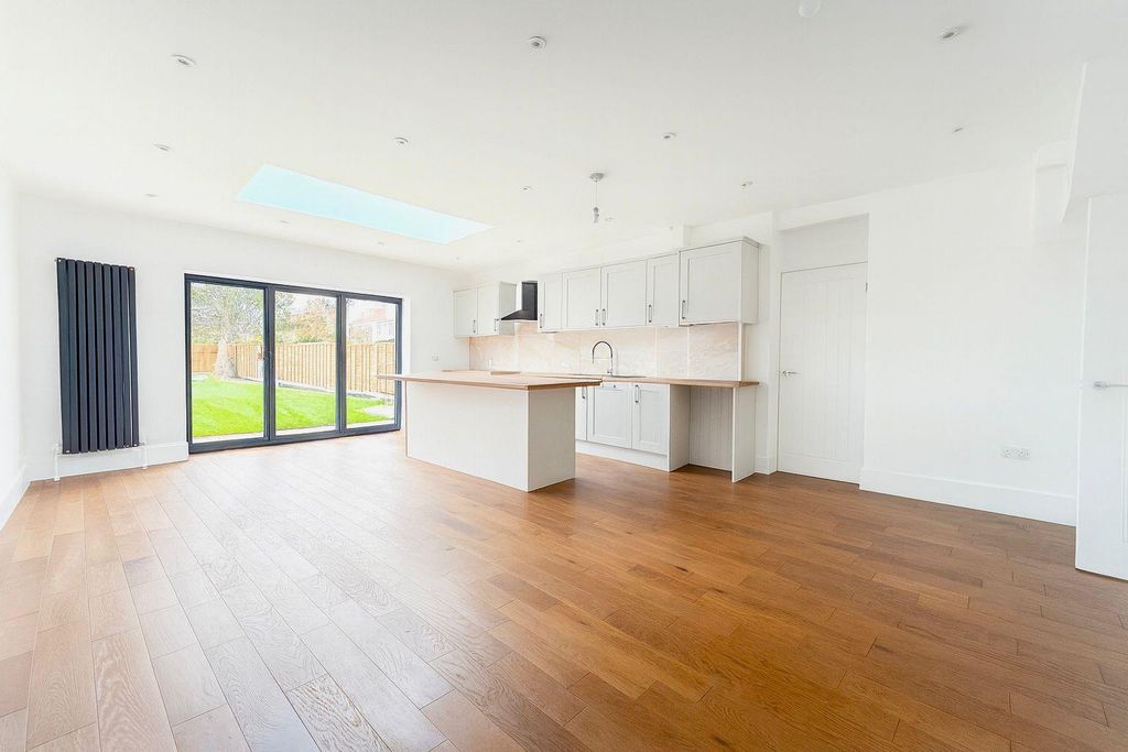 Property photo 3 of 21 Kitchen