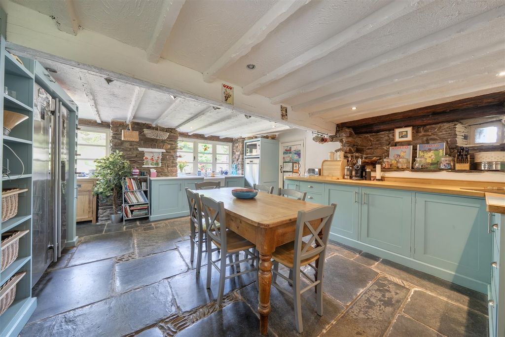 Property photo 3 of 38 Kitchen/Breakfast Room
