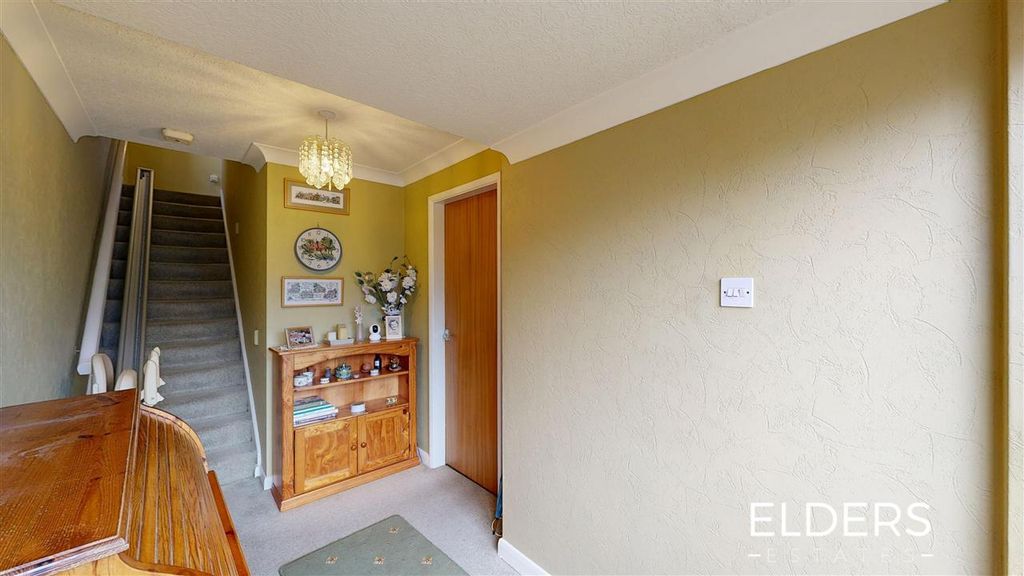 Property photo 3 of 14 Entrance Hall