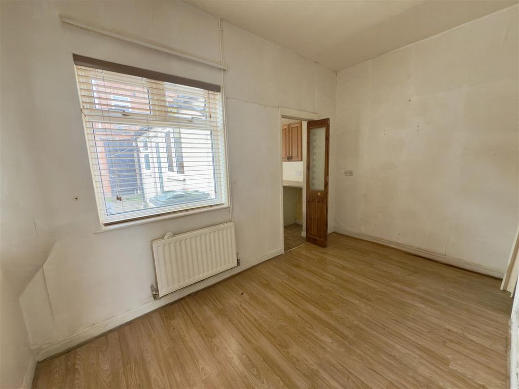 Property photo 3 of 8 Dining Room