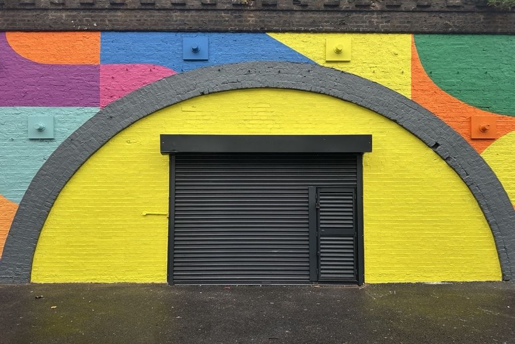 Property photo 1 of 3 The Front Of An Arch.