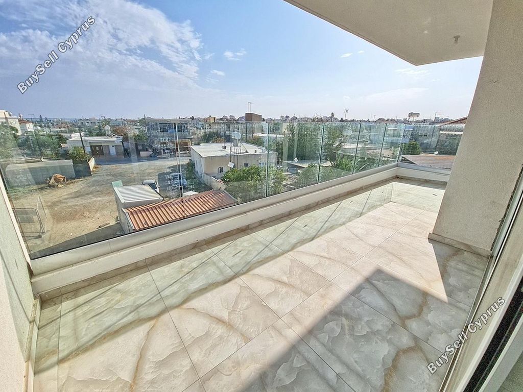 Property photo 2 of 27