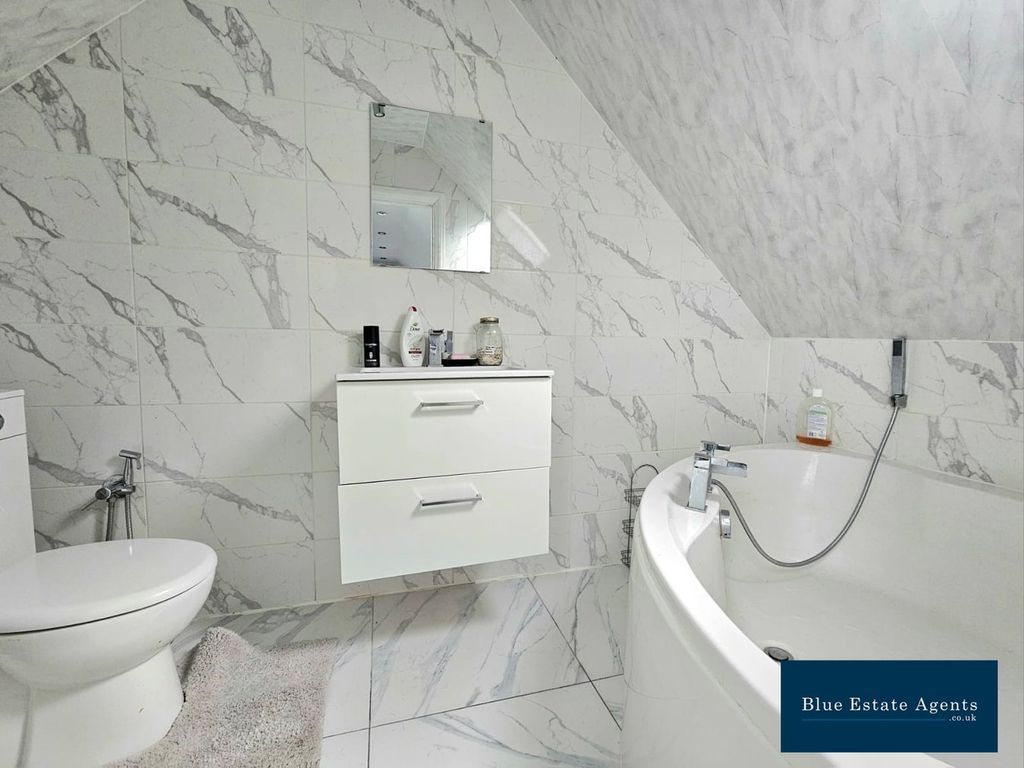 Property photo 3 of 6 En Suite