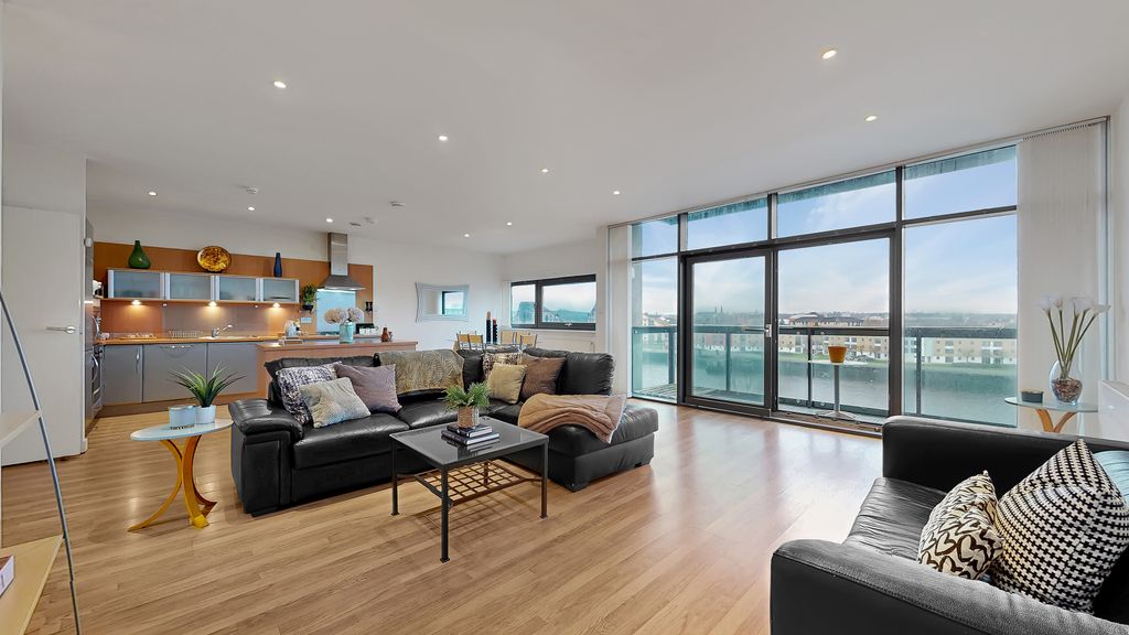 Property photo 2 of 28 13-Print-108 Lancefield Quay Flat 4.2_21