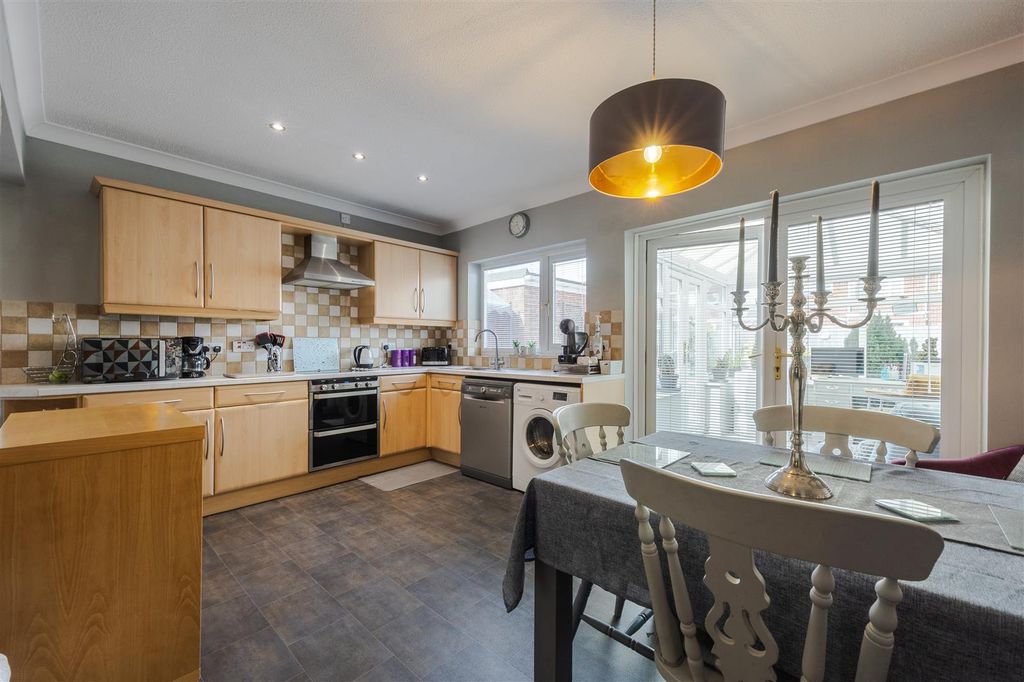 Property photo 3 of 15 Kitchen