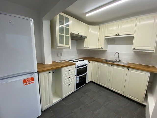 Property photo 2 of 12 13 Old Park Kitchen 1
