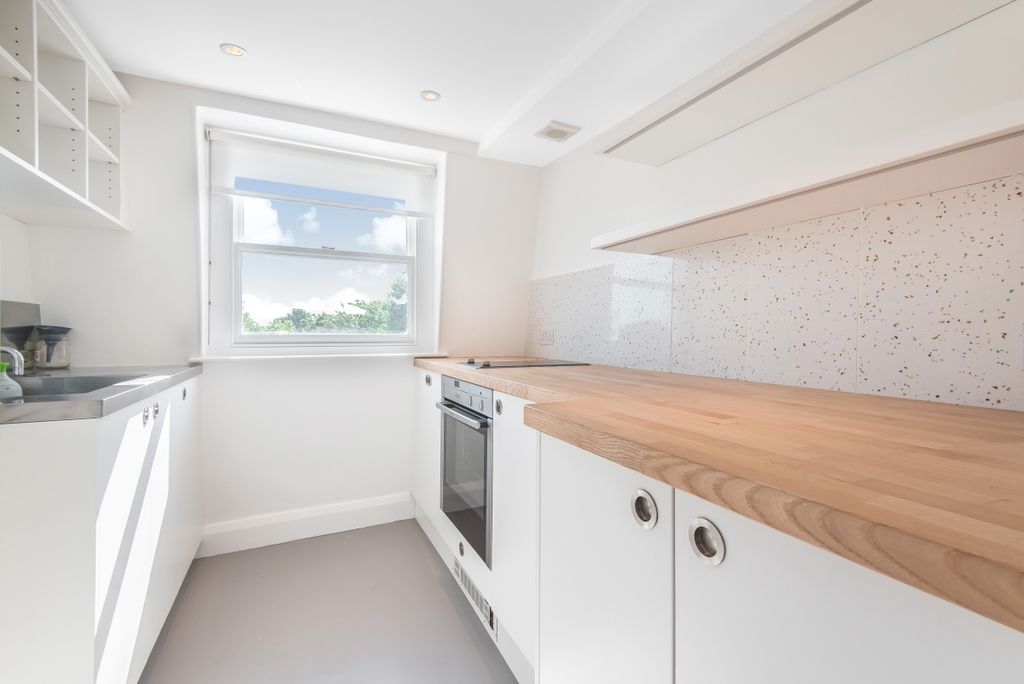Property photo 3 of 7 610998 (3)