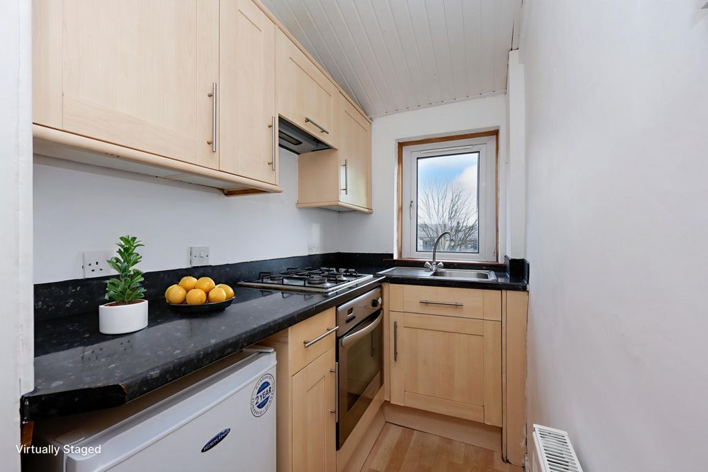 Property photo 3 of 23