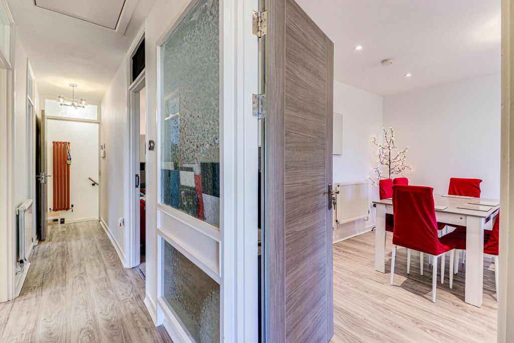 Property photo 2 of 35