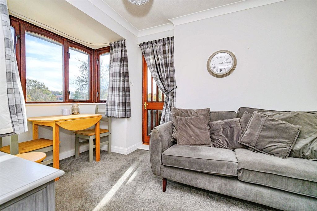 Property photo 2 of 10 Lounge