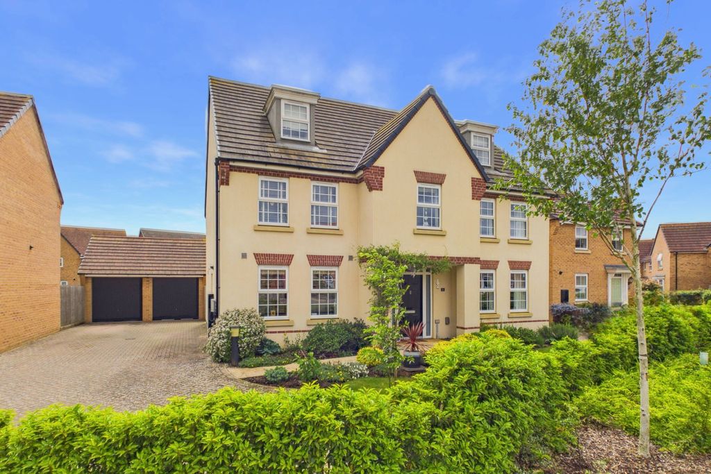 Property photo 1 of 32