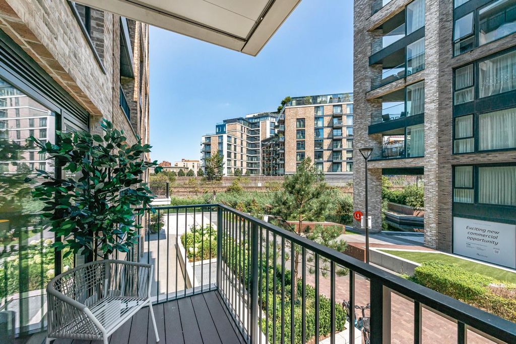 Property photo 2 of 17 Balcony