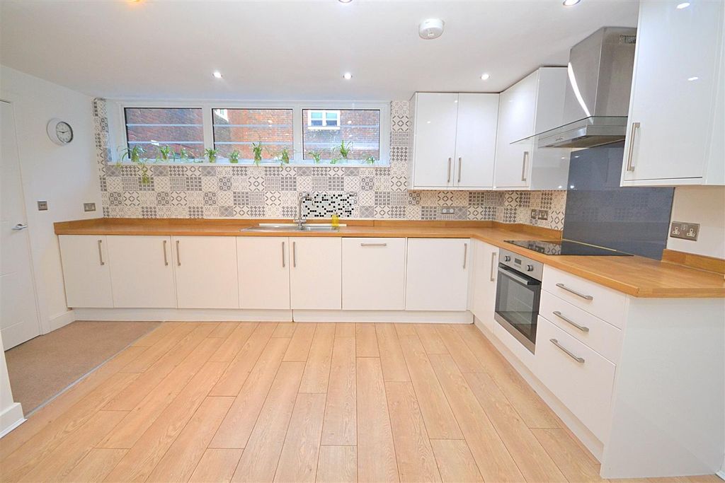 Property photo 2 of 15 0040 (1).Png