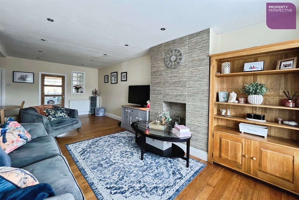 Property photo 3 of 19 Living/Dining Room