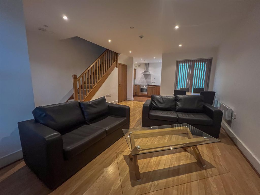 Property photo 2 of 10 16 The Courtyard-10.Jpg