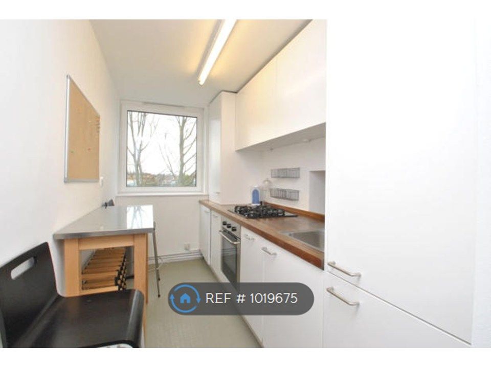 Property photo 2 of 6 Kitchen