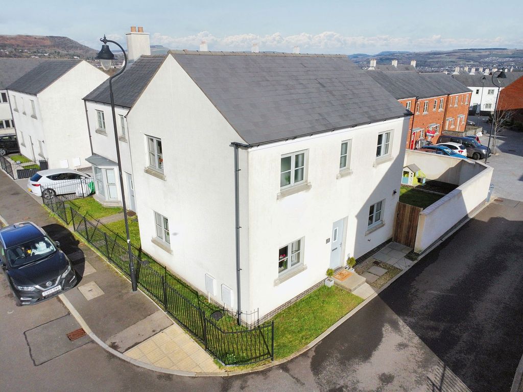 Property photo 1 of 28