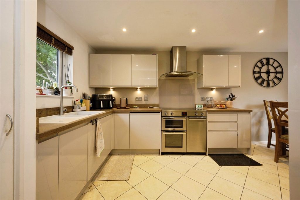 Property photo 2 of 17 Picture No. 02
