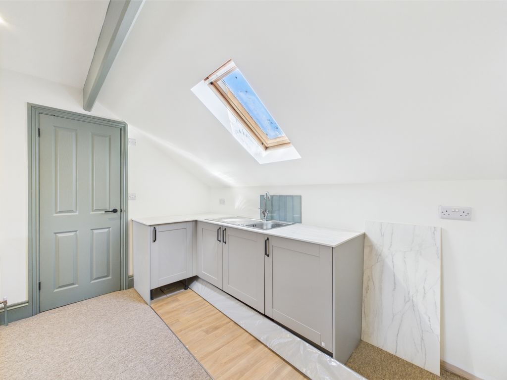 Property photo 3 of 7 Cam03062G0-Pr0160-Still016