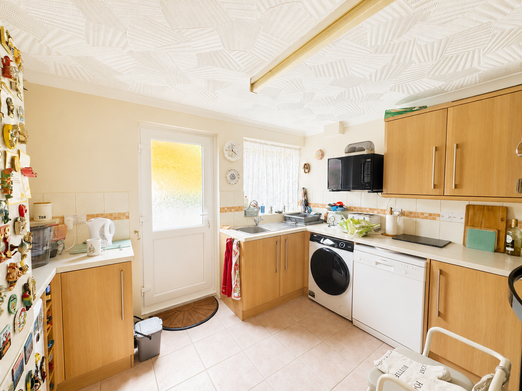 Property photo 1 of 19 Kitchen