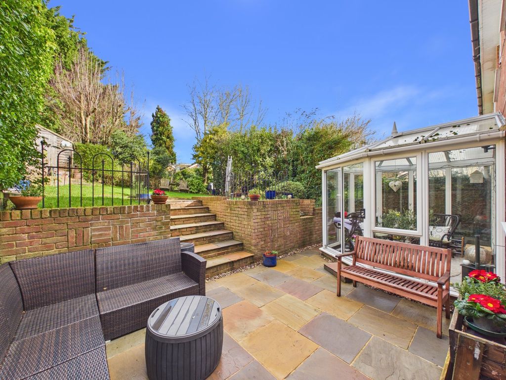 Property photo 3 of 19 Garden