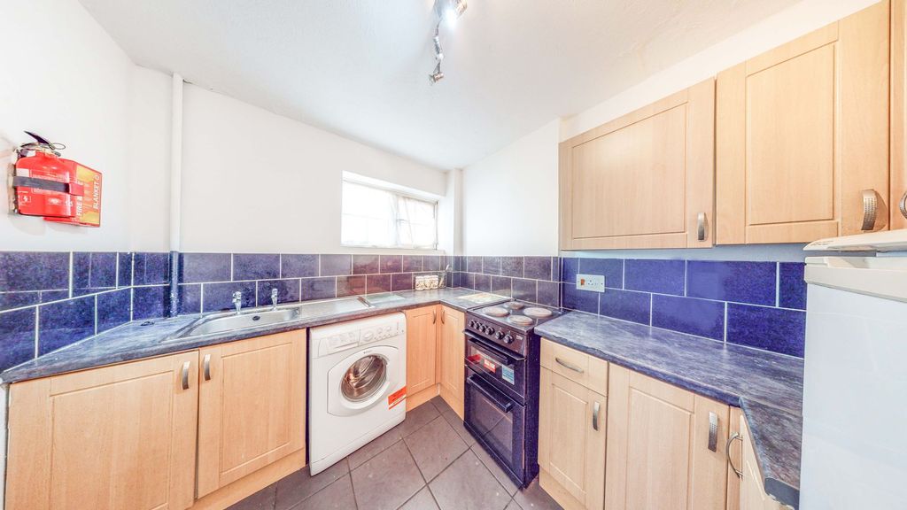 Property photo 2 of 6 Kitchen