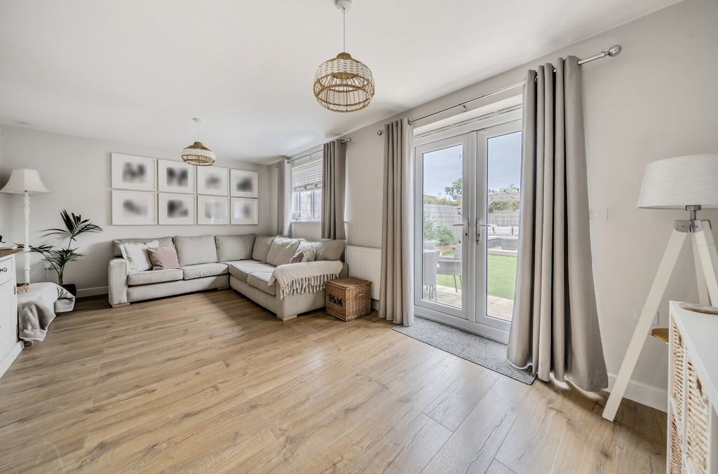 Property photo 3 of 18 1362532-6-68E929c...