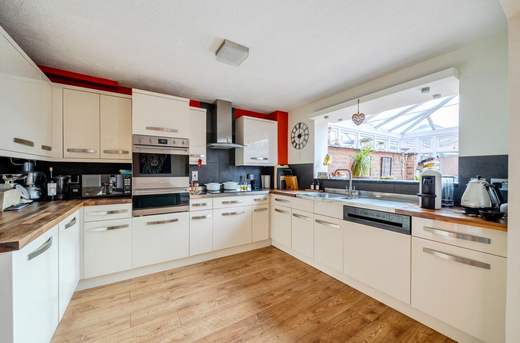 Property photo 2 of 21