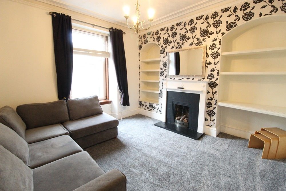 Property photo 1 of 6 Lounge − New 2026