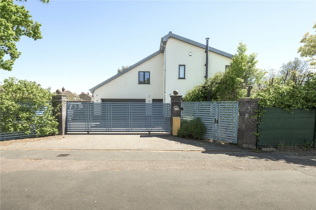 Property photo 1 of 32 Picture No. 10