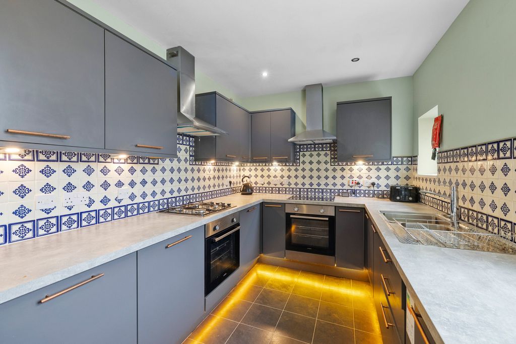 Property photo 3 of 6 0015