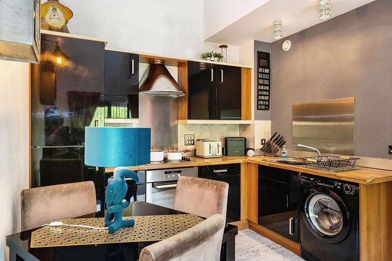 Property photo 3 of 9 Photo 4