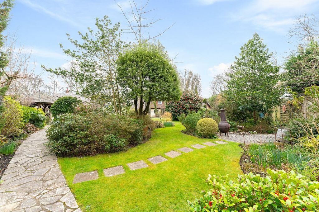 Property photo 2 of 28