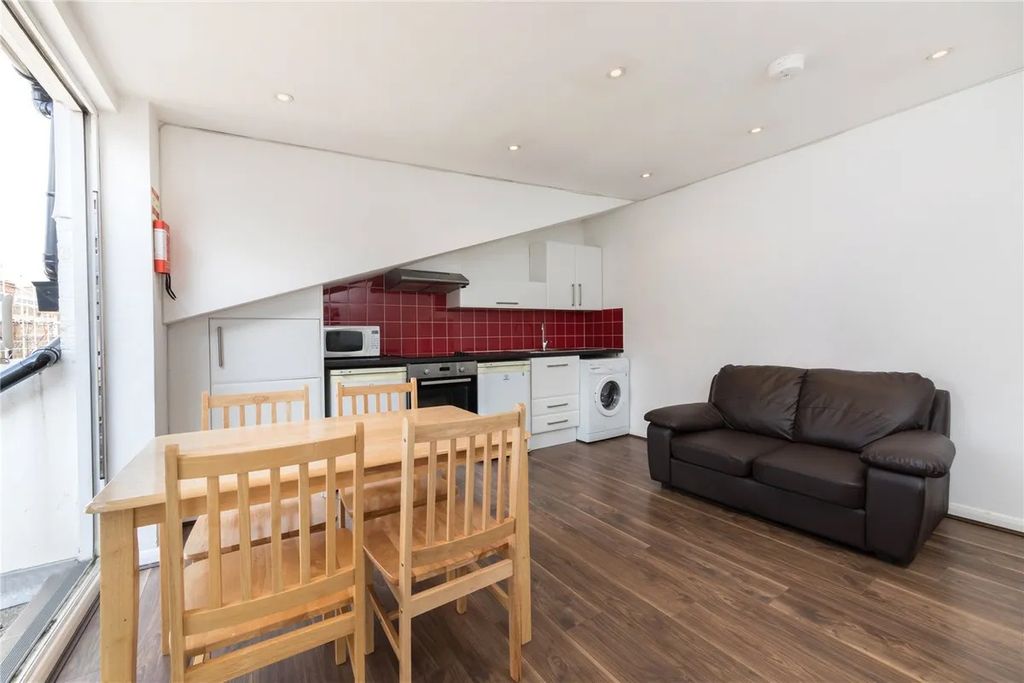 Property photo 3 of 13 Photo 7