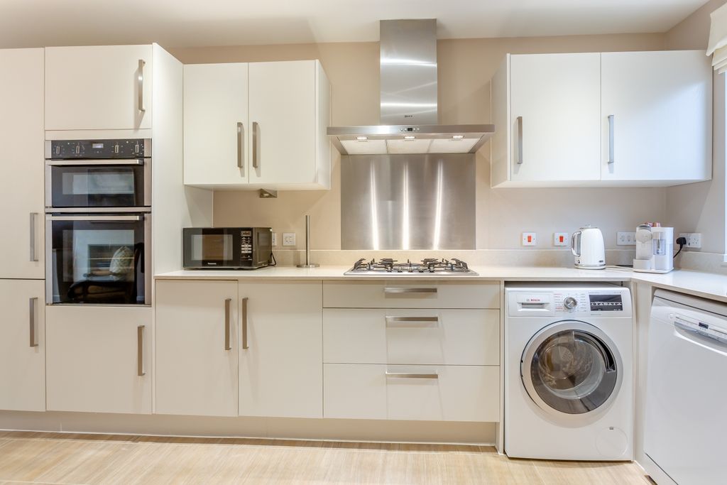 Property photo 3 of 15 8625497-Interior03