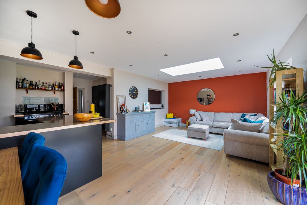 Property photo 2 of 21 14173391369Aadf4F8Ef31