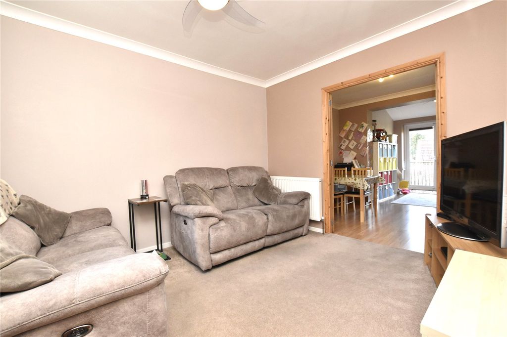 Property photo 3 of 31 Lounge