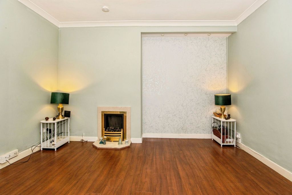 Property photo 3 of 25