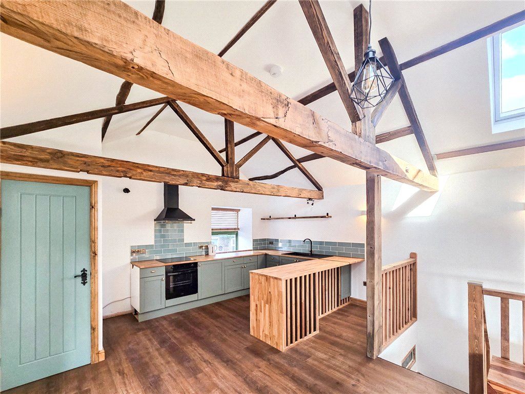 Property photo 3 of 8 Living/Kitchen