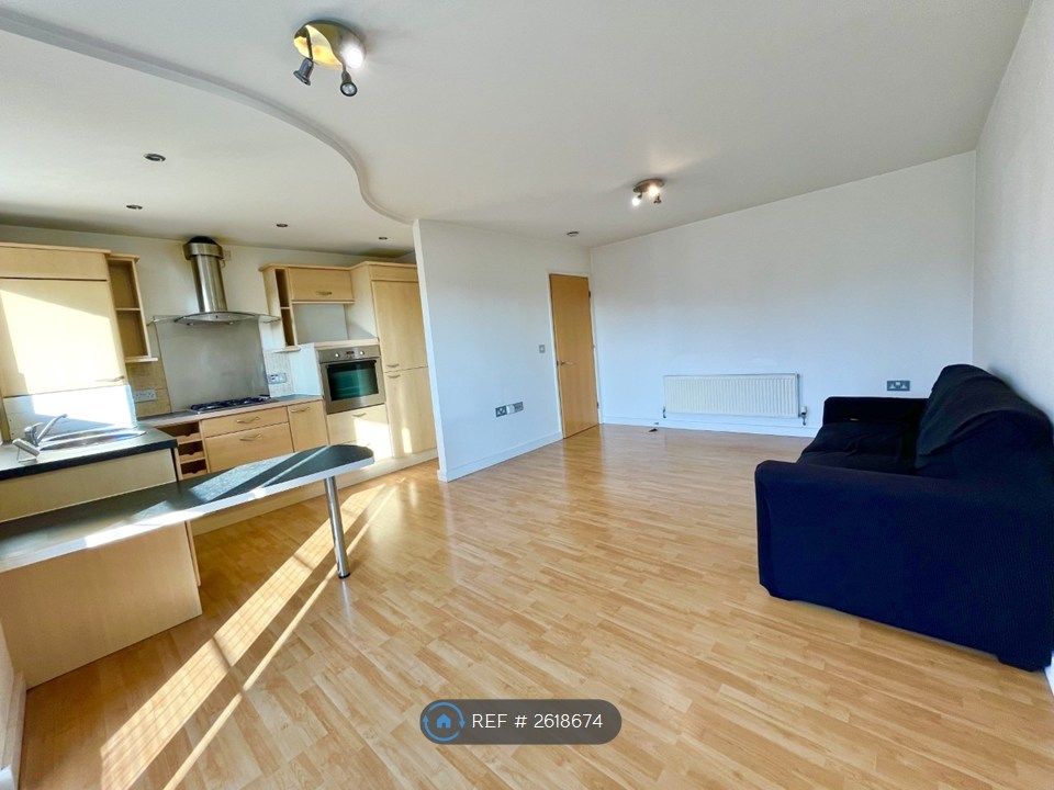 Property photo 1 of 18 Kitchen / Living Area