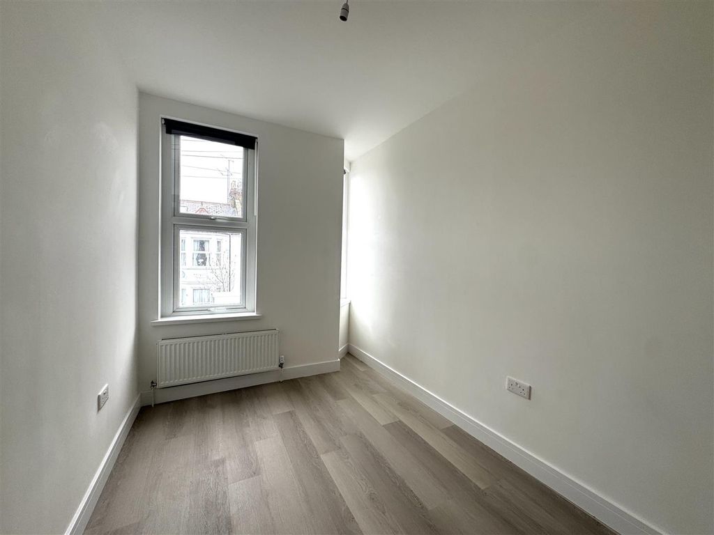 Property photo 2 of 6 Reception Room.Jpg