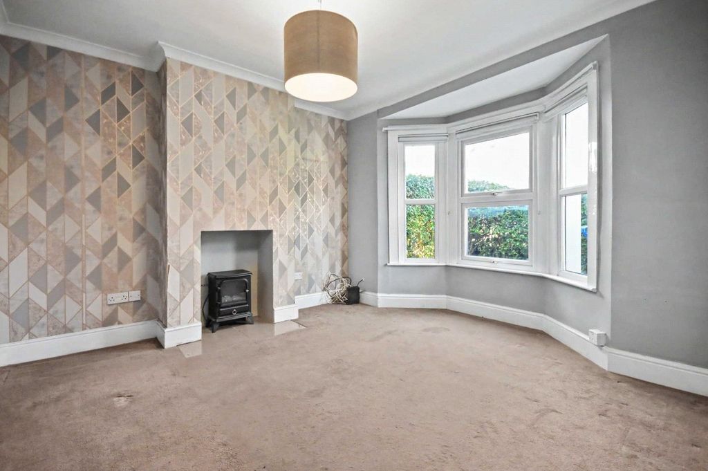 Property photo 3 of 9 3