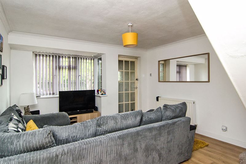 Property photo 3 of 12 Photo 6