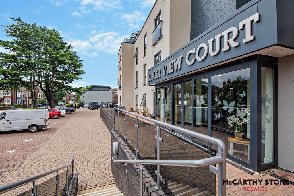 Property photo 1 of 33 River View Court