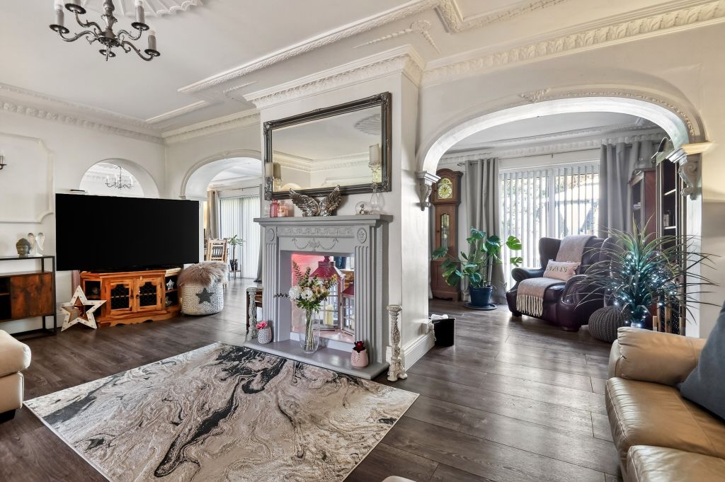 Property photo 3 of 20 Living Room