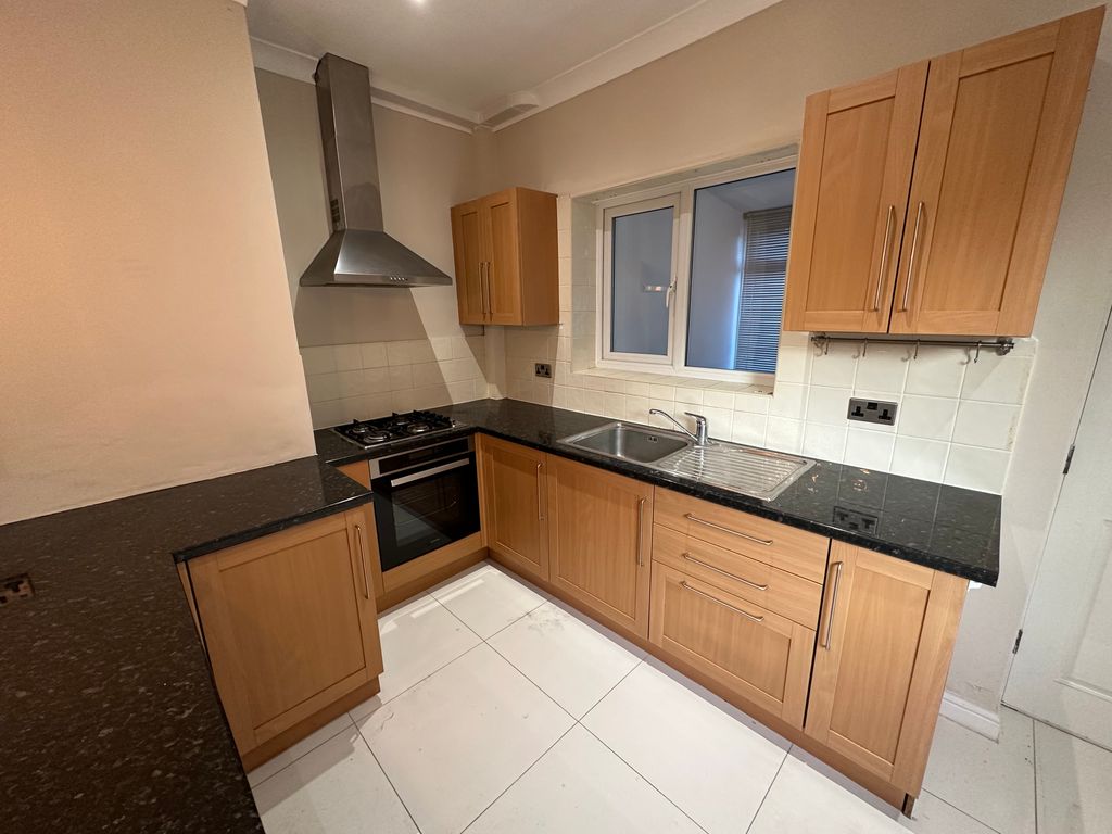 Property photo 3 of 18 Kitchen