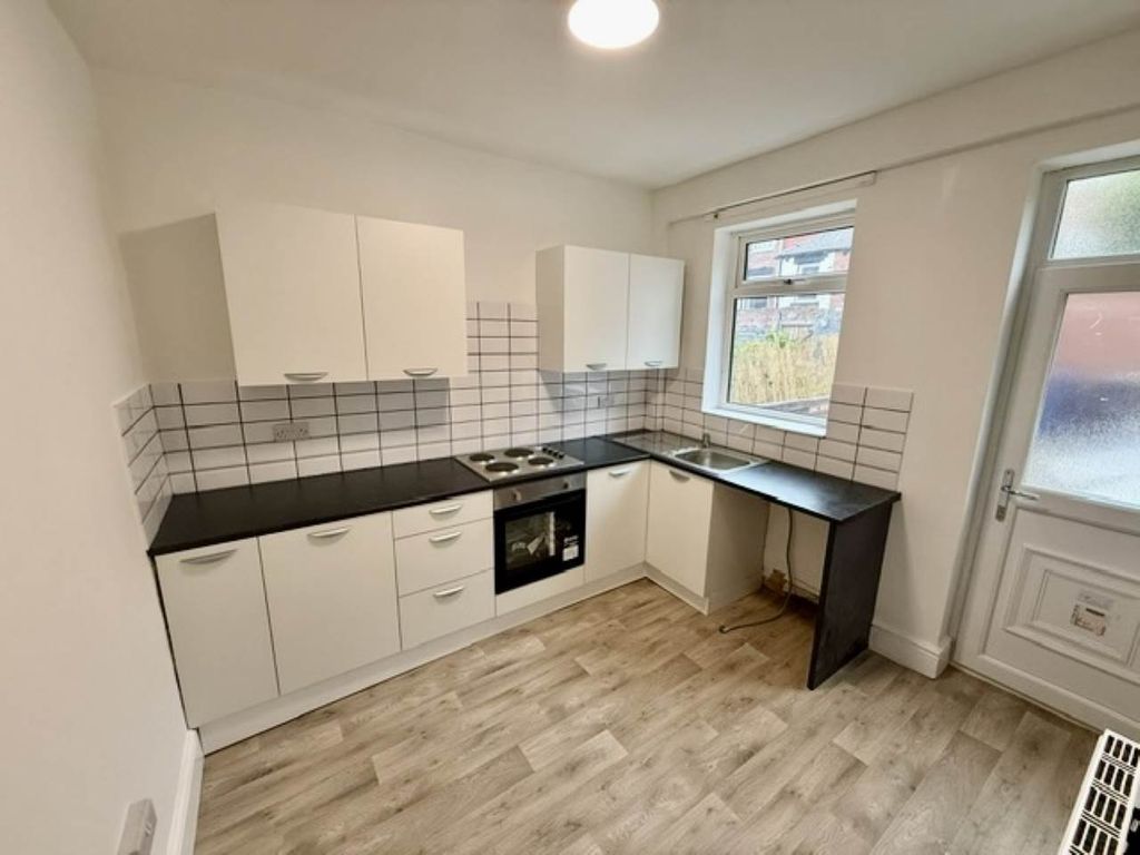 Property photo 2 of 10 Kitchen 2