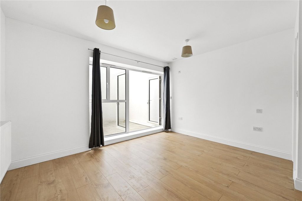 Property photo 2 of 24 Picture No. 14