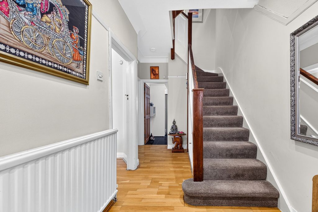 Property photo 3 of 32